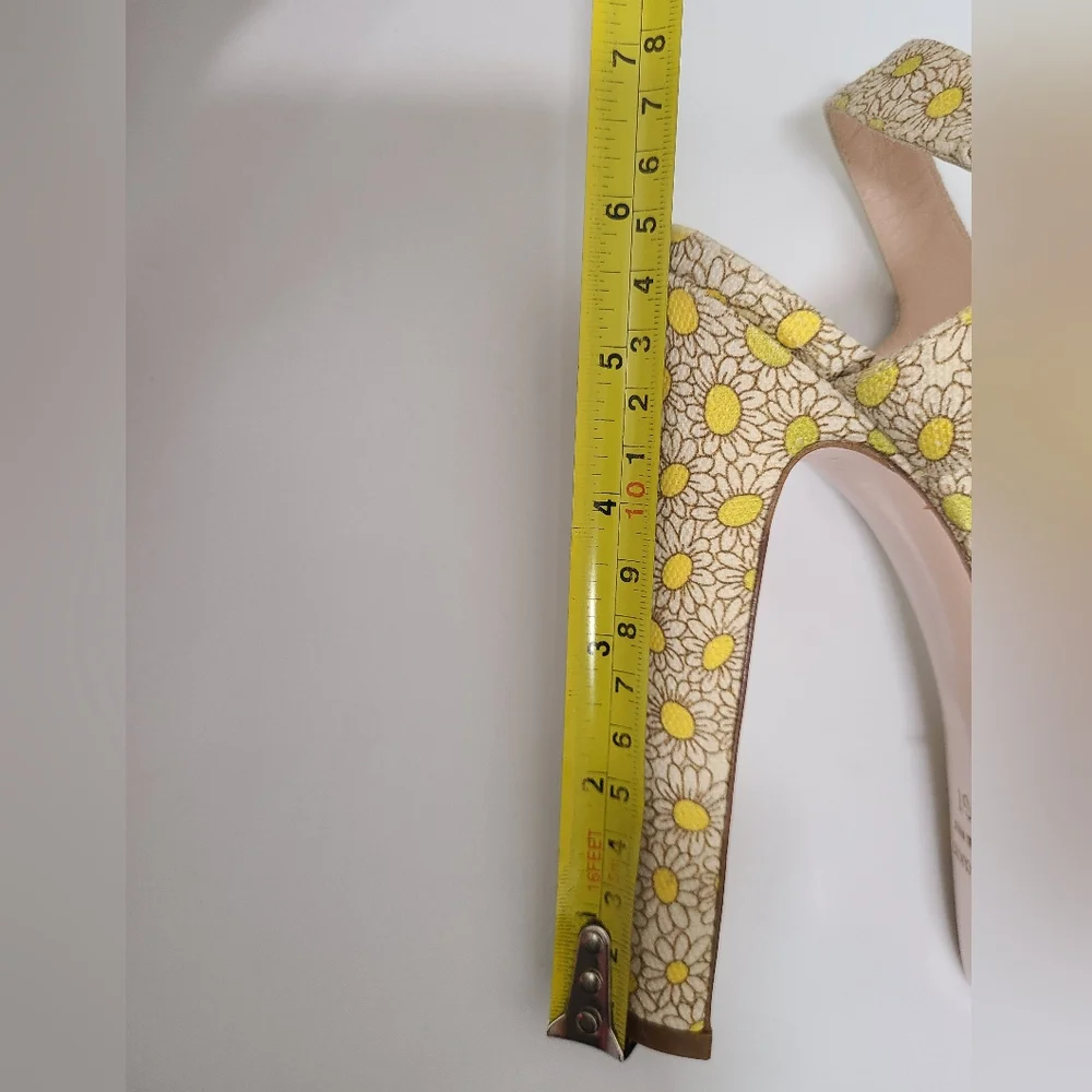 Red Valentino Yellow Daisy Platform Sandals Sz 37 MSRP $450